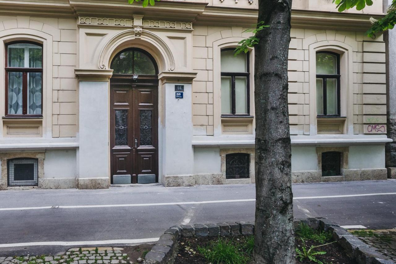 Mika Apartment And Studios Zagreb Exterior photo